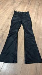 Zwarte coated flairbroek, maat L/32, Kleding | Dames, Ophalen of Verzenden, Zo goed als nieuw, Maat 34 (XS) of kleiner, Zwart