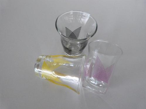 3 Vintage borrelglaasjes - mdl, Antiek en Kunst, Antiek | Glas en Kristal, Ophalen of Verzenden
