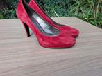 Mooie rode suede pumps mt 41 Tango, Kleding | Dames, Schoenen, Ophalen of Verzenden, Zo goed als nieuw