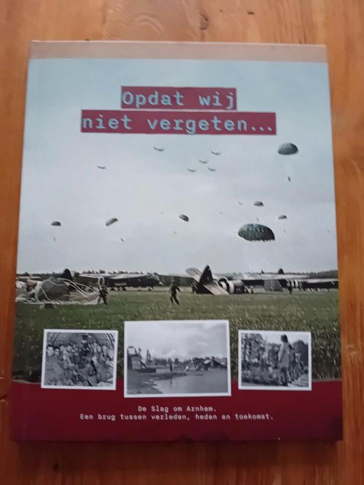 Opdat wij niet vergeten - Slag om Arnhem - Compleet, Verzamelen, Militaria | Tweede Wereldoorlog, Boek of Tijdschrift, Nederland