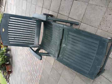 Groene ligstoel beschikbaar voor biedingen
