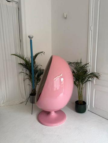 Roze Egg pod chair design Draaistoel beschikbaar voor biedingen