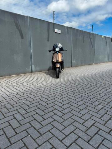 Vespa sprint 9500 km NIEUWESTAAT beschikbaar voor biedingen