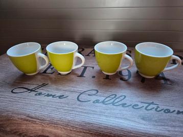 Kleine koffiemokjes groen wit beschikbaar voor biedingen