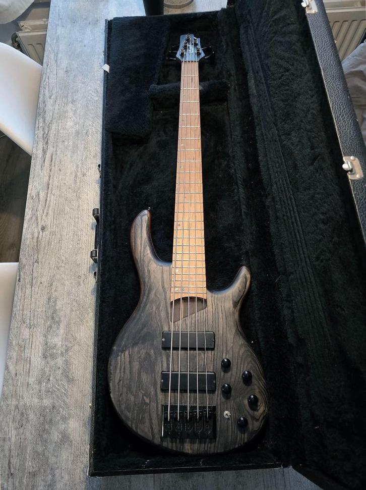 Cort B5 Element Open Pore Black, Muziek en Instrumenten, Snaarinstrumenten | Gitaren | Bas, Zo goed als nieuw, Elektrisch, 5-snarig