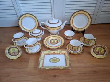 THEESERVIES  van Royal Worcester "VERSAILLES" BoneChina   beschikbaar voor biedingen