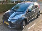 Peugeot 107 met APK 21-12-2026 en 94984 km, Auto's, Voorwielaandrijving, 4 stoelen, Handgeschakeld, Grijs