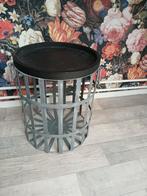 Bijzettafel met opbergruimte en handvatten, Ophalen