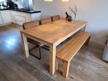 Eiken eettafel (eventueel met bank) beschikbaar voor biedingen