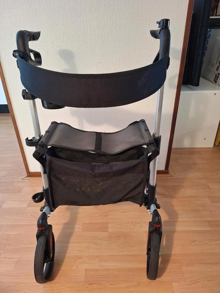 Rollator verstelbaar en opklapbaar, Diversen, Rollators, Zo goed als nieuw, Lichtgewicht, Opvouwbaar, Ophalen