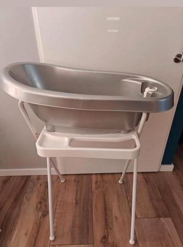 ZGAN Bébé You babybadje met stand beschikbaar voor biedingen