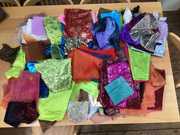 Glitterstoffen en Lappen Mix beschikbaar voor biedingen