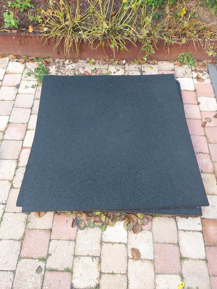 Rubberen Matten/tegels - nog 3 stuks (3m2) beschikbaar, Tuin en Terras, Overige Tuin en Terras, Zo goed als nieuw, Ophalen