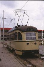 h1072: dia van HTM PCC 1239, bij Den Haag CS, '80s, Ophalen of Verzenden, Gebruikt, Tram, Overige typen