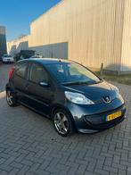 Peugeot 107 uit 2006 grijs met nieuwe apk, 4 stoelen, Handgeschakeld, Particulier, 22 km/l