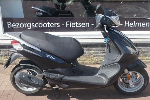 Piaggio New Fly 50 zwart DGH86Z, Fietsen en Brommers, Scooters | Piaggio, Gebruikt, Fly, Maximaal 45 km/u, Benzine, Ophalen