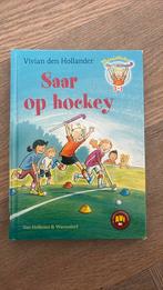 Vivian den Hollander - Saar op hockey, Ophalen of Verzenden, Zo goed als nieuw, Vivian den Hollander