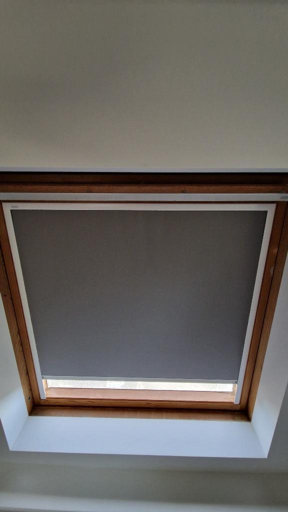 Velux verduisterend rolgordijn DKL S06 t.b.v. S06, 606 en 4, Huis en Inrichting, Stoffering | Gordijnen en Lamellen, Zo goed als nieuw