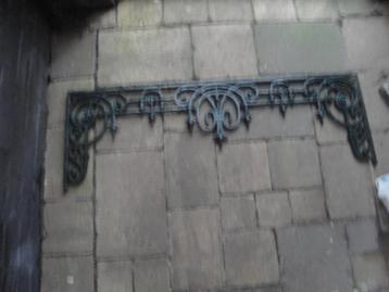 metalen rek voor boven een raam of deur  of voor decoratie beschikbaar voor biedingen
