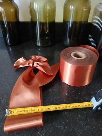 Grote Rol Nieuw Dubbelzijdig Satijn Lint beschikbaar voor biedingen
