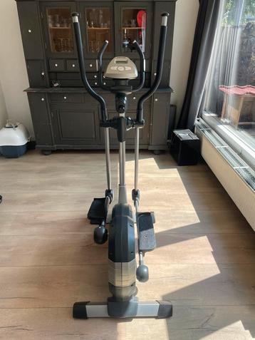 Crosstrainer in goede staat – ideaal voor thuisfitness beschikbaar voor biedingen