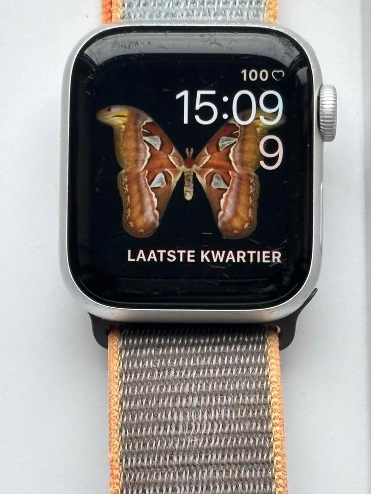 Apple Watch Nike Series 5 40mm + extra bandje, Sieraden, Tassen en Uiterlijk, Smartwatches, Gebruikt, iOS, Zilver, Hartslag, Waterdicht