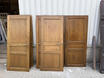 7 massief eiken paneeldeuren + een dubbele deur beschikbaar voor biedingen