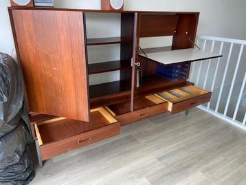 Vintage Wandkast Jaren 60-70 beschikbaar voor biedingen