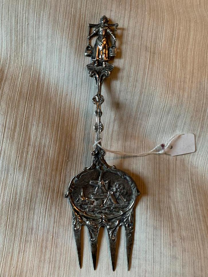 Zilveren Broodvork met Hollands Tafereel, Antiek en Kunst, Antiek | Bestek, Ophalen of Verzenden