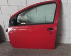 PORTIER LINKS VOOR ROOD PEUGEOT 107/CITROEN C1/TOYOTA AYGO, Auto-onderdelen, Carrosserie en Plaatwerk, Gebruikt, Deur, Ophalen of Verzenden