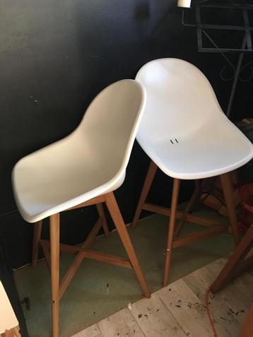 Mooie kuipstoelen net mooie houten onderstel  beschikbaar voor biedingen