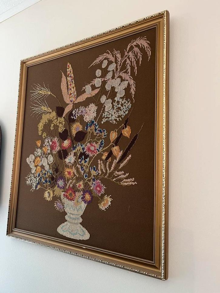 Geborduurde bloemen in lijst, Antiek en Kunst, Kunst | Etsen en Gravures, Ophalen
