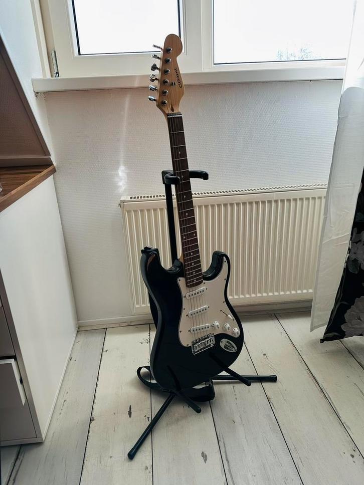 C.Giant elektrische gitaar | Complete set, Muziek en Instrumenten, Snaarinstrumenten | Gitaren | Bas, Zo goed als nieuw, Elektrisch