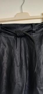Leuke nieuwe lederlook rok mt 36 met strikriem, Kleding | Dames, Rokken, Verzenden, Zwart, Nieuw, Maat 36 (S)
