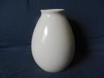 Grote geheel witte vaas St. Lukas Maarssen model 31 h 27 cm, Antiek en Kunst, Antiek | Keramiek en Aardewerk, Ophalen of Verzenden