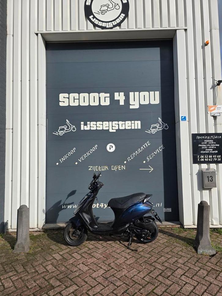 PIAGGIO ZIP 4T 2V SP MIDNIGHT-BLUE FULL OPTION GARANTIE, Fietsen en Brommers, Scooters | Piaggio, Zo goed als nieuw, Zip, Benzine