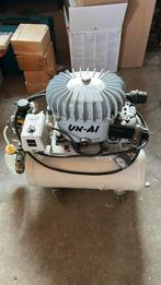 Jun-Air compressor fluisterstil met twee tanks, 6 tot 10 bar, Ophalen of Verzenden, Zo goed als nieuw, Minder dan 200 liter/min