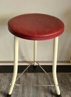 Vintage krukje metaal met skai zitting, Huis en Inrichting, Ophalen of Verzenden, Gebruikt, IJzer