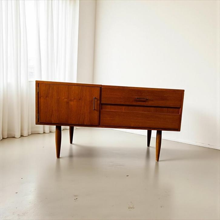 Vintage houten tvmeubel / lowboard / make up meubel, Kinderen en Baby's, Kinderkamer | Commodes en Kasten, Gebruikt, 105 cm of meer
