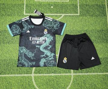 25/26 Real Madrid kidsset special maat 16 t.e.m 28 beschikbaar voor biedingen
