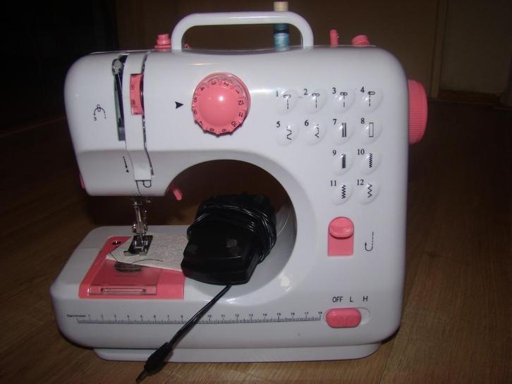 Kinder Naaimachine  Verzenden met UPS €4,20., Hobby en Vrije tijd, Naaimachines en Toebehoren, Gebruikt, Naaimachine, Overige merken