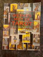 Werken met de Tarot - Zelfbeleving & Partnerkeuze, Boeken, Esoterie en Spiritualiteit, Ophalen of Verzenden, Gelezen, Tarot of Kaarten leggen