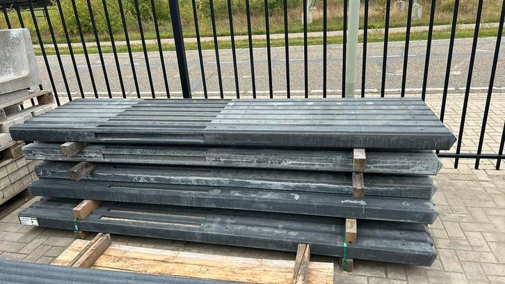 Schuttingpalen beton en rotsmotief platen, Tuin en Terras, Tuinhekken en Hekwerk, Zo goed als nieuw, IJzer, Ophalen