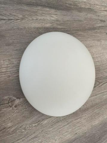 Plafonlamp beschikbaar voor biedingen