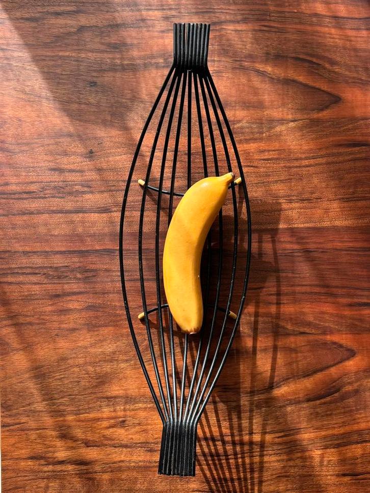Zwart draadstaal fruitschaal minimalistisch jaren 50, Huis en Inrichting, Woonaccessoires | Schalen en Manden, Gebruikt, Schaal