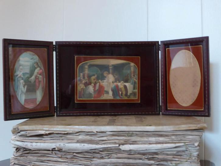 Antiek fotolijst/triptiek met afbeelding H. Communie Religie, Antiek en Kunst, Antiek | Religie, Ophalen of Verzenden