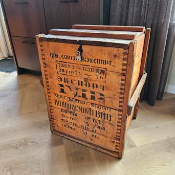 Oude houten export kratten USSR – Russische vintage beschikbaar voor biedingen
