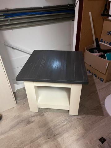 Bijzet tafeltje / salon. kleur: wit/creme met antraciet blad beschikbaar voor biedingen