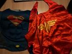 Superman body met cape maat 128, Kinderen en Baby's, Carnavalskleding en Verkleedspullen, Jongen, Gebruikt, Ophalen of Verzenden