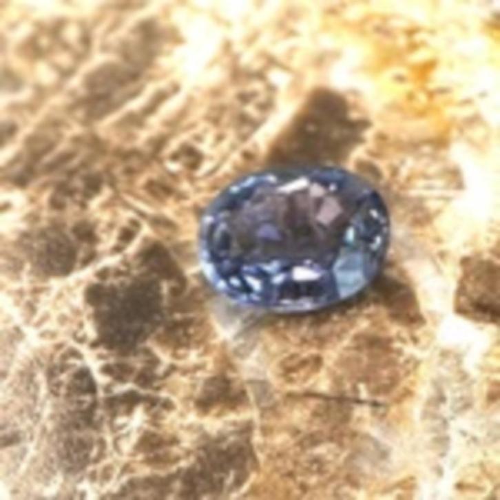 Exclusieve natuurlijke paarse loliet 1,96ct met certificaat, Sieraden, Tassen en Uiterlijk, Edelstenen, Nieuw, Ophalen of Verzenden